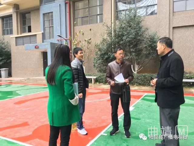 MG娱乐电子游戏网站同乐街道首块硅PU篮球场在龙园小区建成正式投入使用(图3)