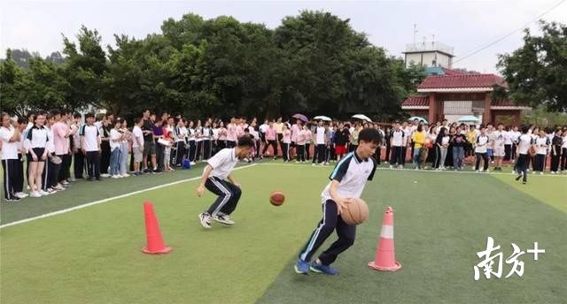 连线委员丨河源市政协委员赖冬美：关注学生健康建议全市中小学校全面铺设塑胶跑道(图3)