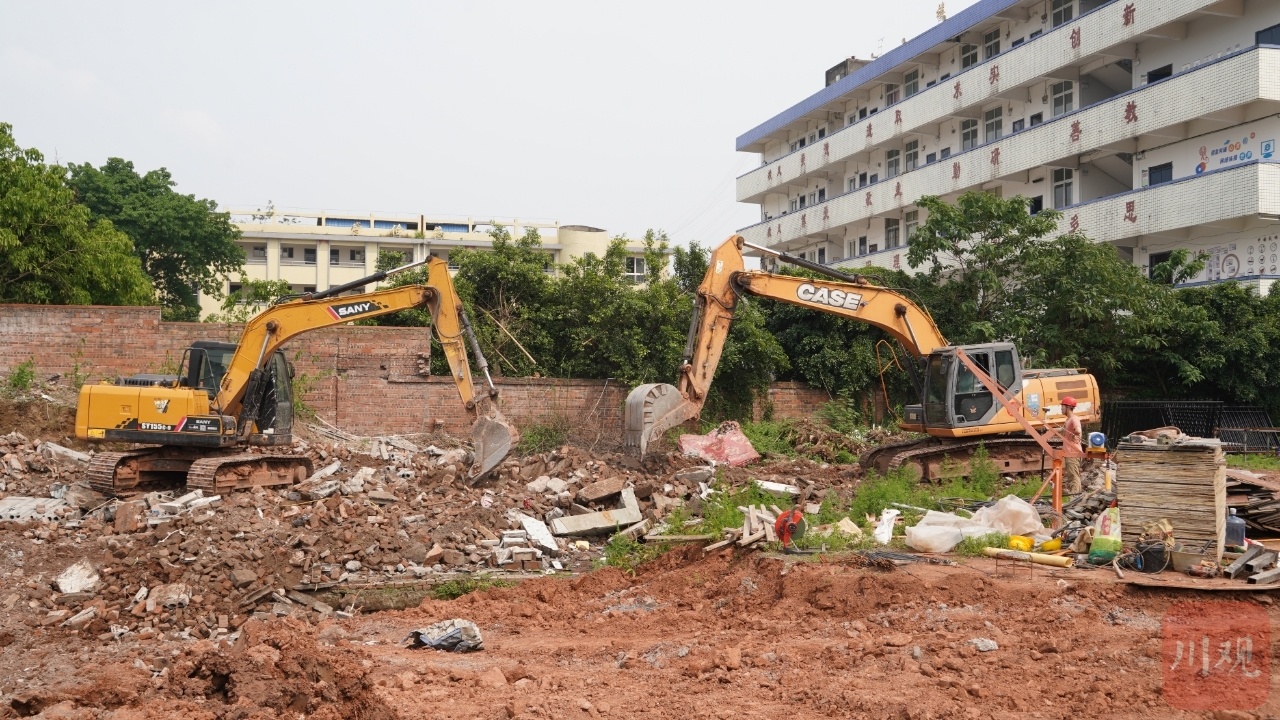 预计9月交付江安迎安镇中心小学校运动场扩建如火如荼